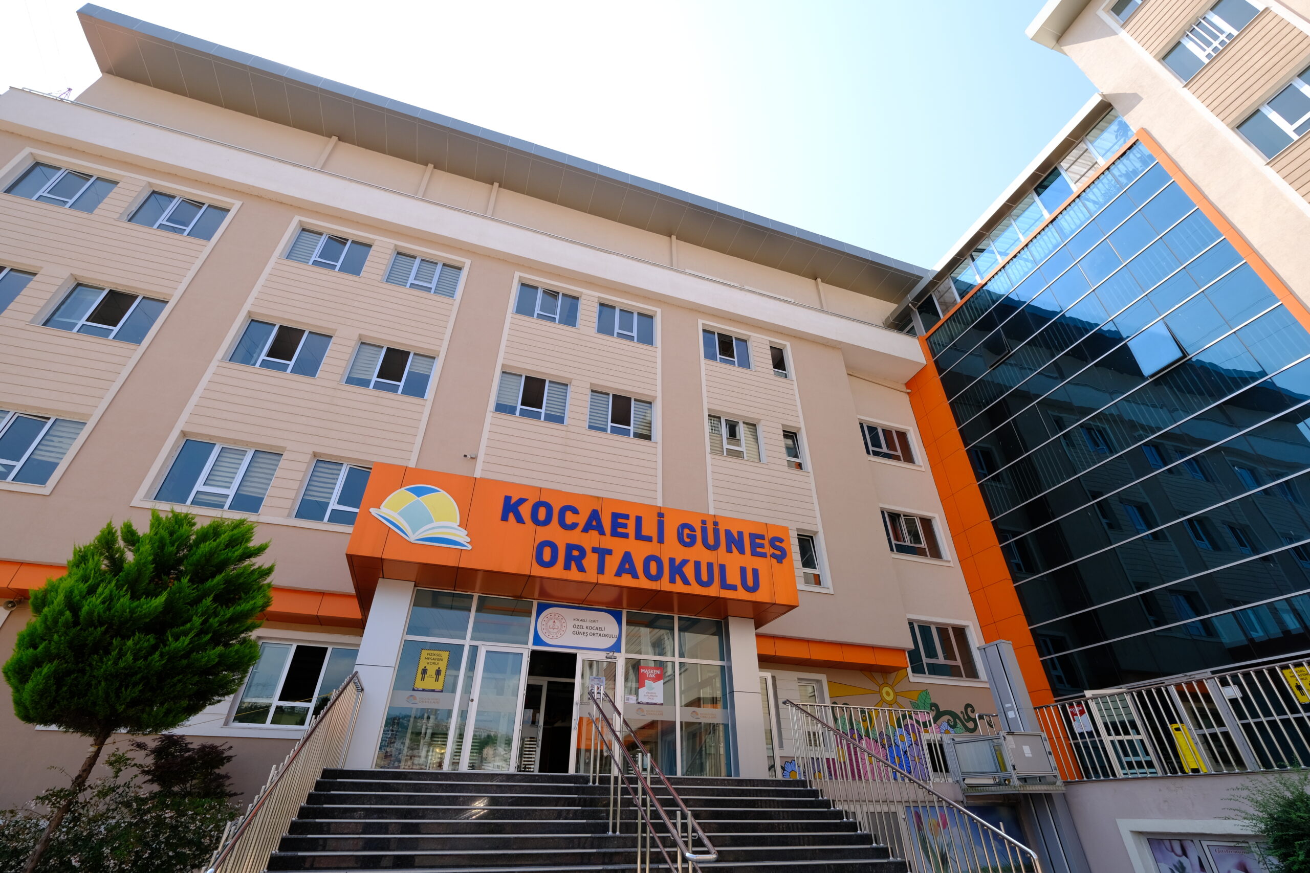 kocaeli güneş okulları ortaokul binası